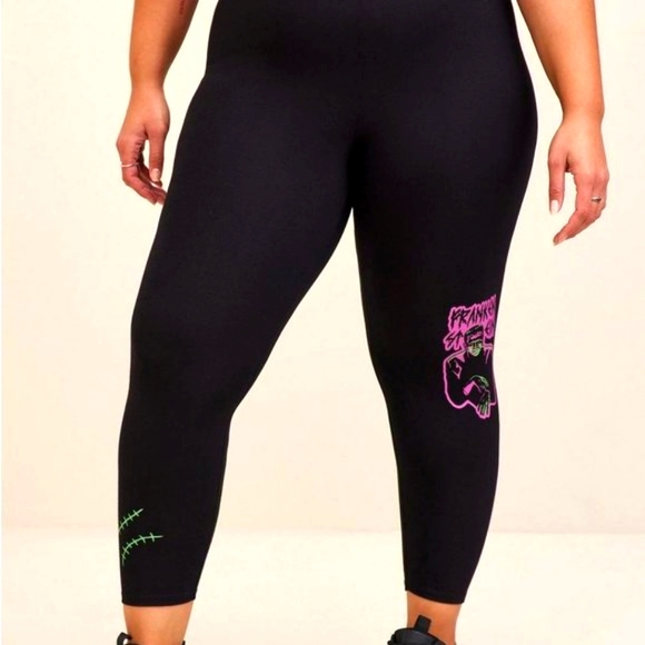 ❤️NWT VINTAGE TORRID LEGGING UNIVERSAL MONSTERS FRANKENSTEIN CROP HALLOWEEN - Picture 8 of 11